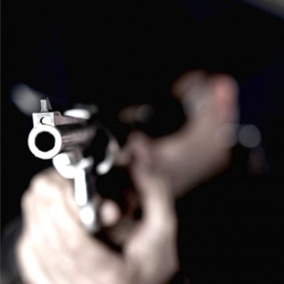 Demnitarii şi magistraţii se înarmează: au depus cereri pentru pistoale cu glonţ